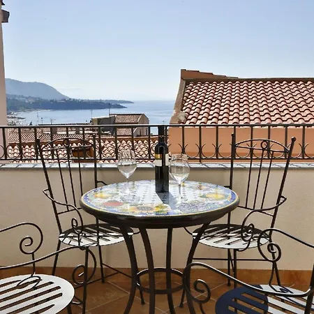 Fuer 3 Personen Ca 50 Qm In Cefalu, Sizilien Nordkueste Von Sizilien *